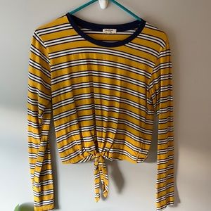 Tie up long sleeve crop top